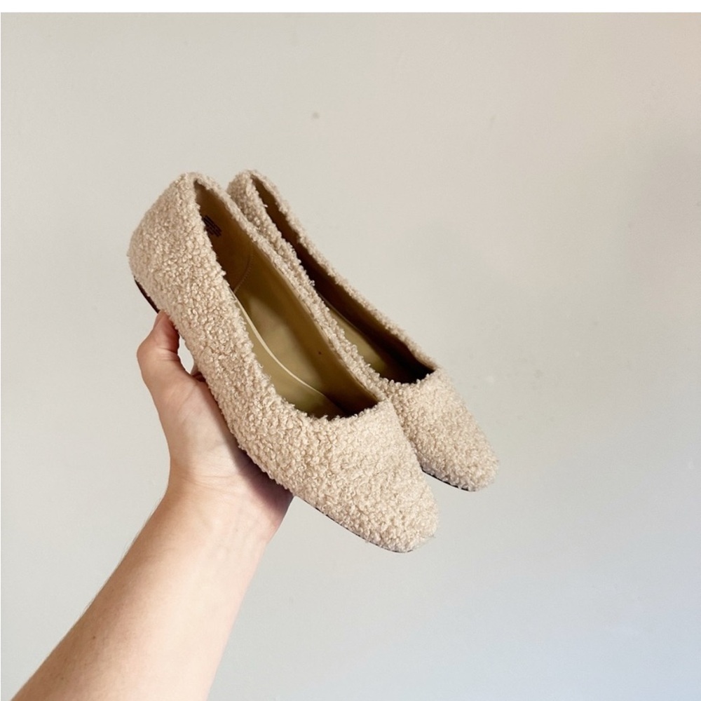 Ann Taylor Beige Textured Loafers Sherpa 5.5